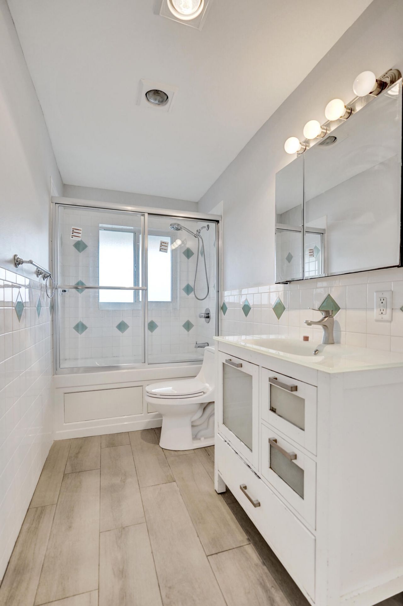 3220 Bayview Drive, Unit 315, Fort Lauderdale, FL 33306 Photo