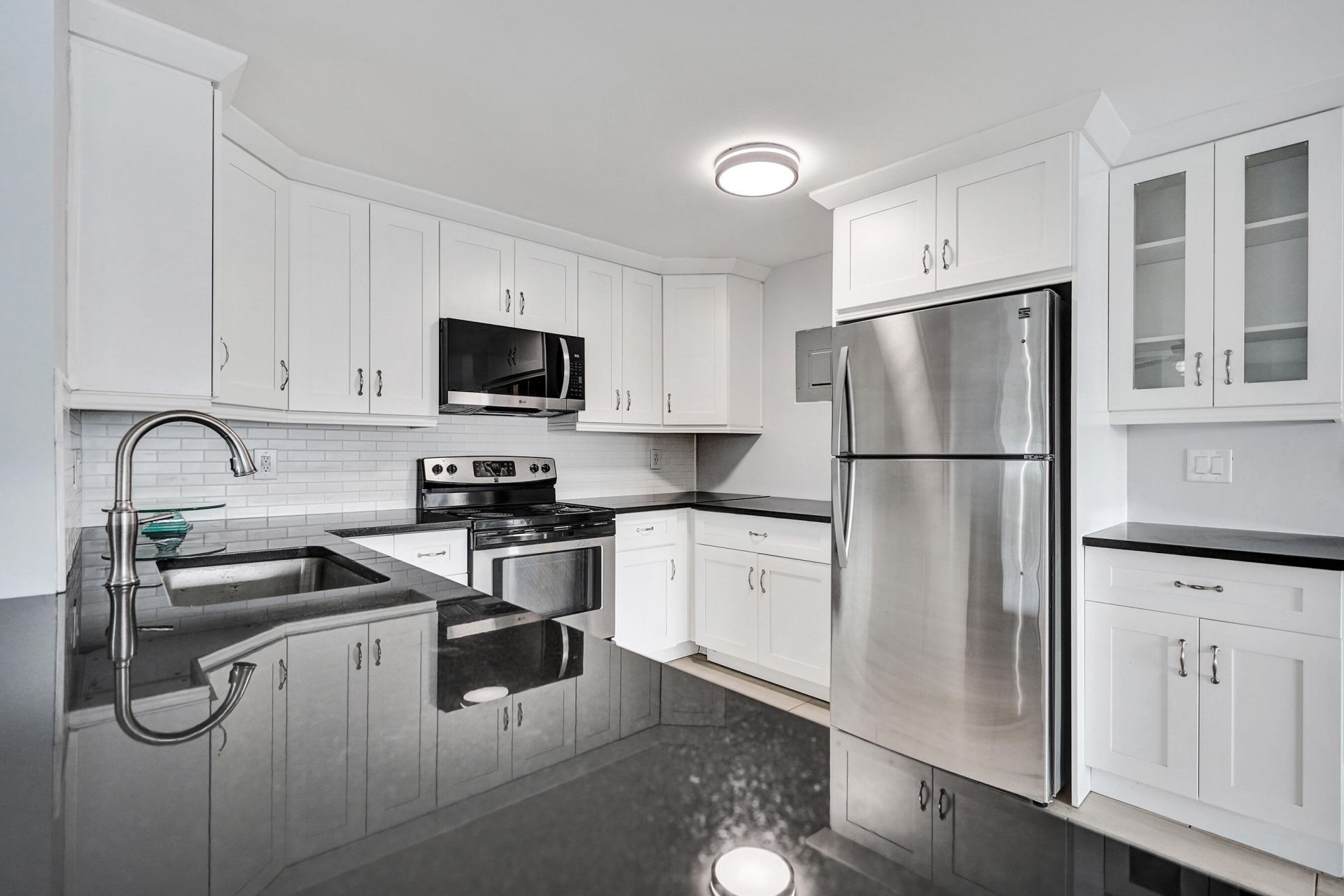 3220 Bayview Drive, Unit 315, Fort Lauderdale, FL 33306 Photo