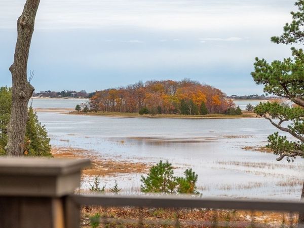 15 Lufkin Point Rd, Essex, MA 01929