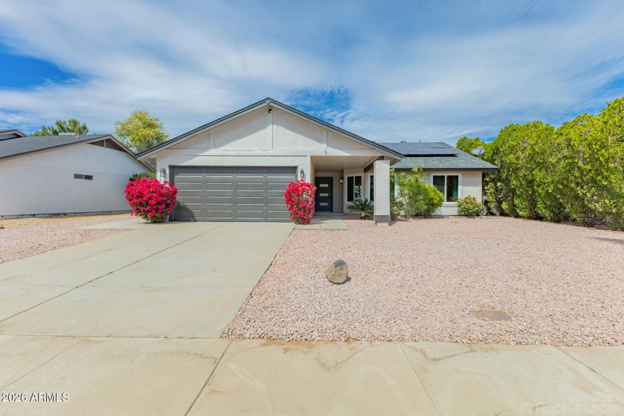 220 W Oraibi Drive, Phoenix, AZ 85027 Main Photo