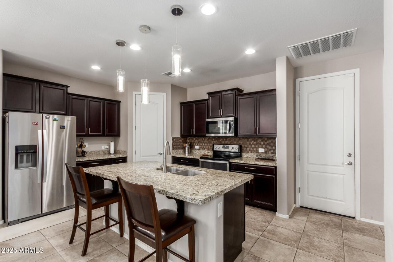 8532 S 40th Glen, Laveen, AZ 85339 Main Photo