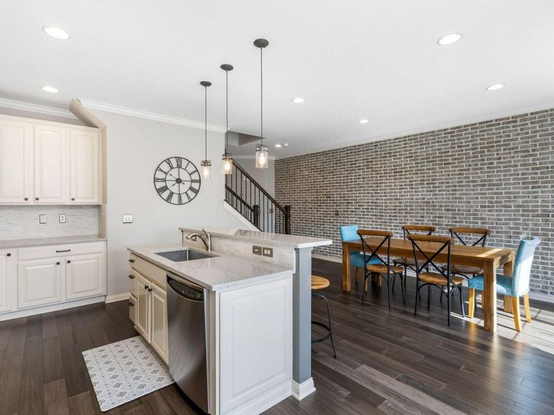 1041 Bluffway Drive, Columbus, OH 43235 Photo 11