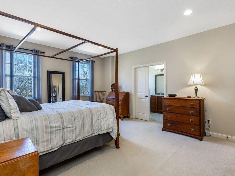 1041 Bluffway Drive, Columbus, OH 43235 Photo 16