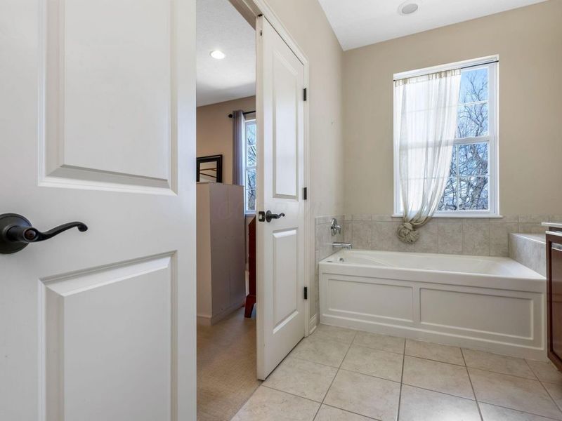 1041 Bluffway Drive, Columbus, OH 43235 Photo 19