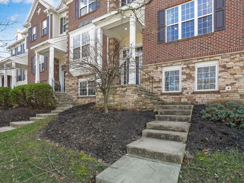 1041 Bluffway Drive, Columbus, OH 43235 Photo 2