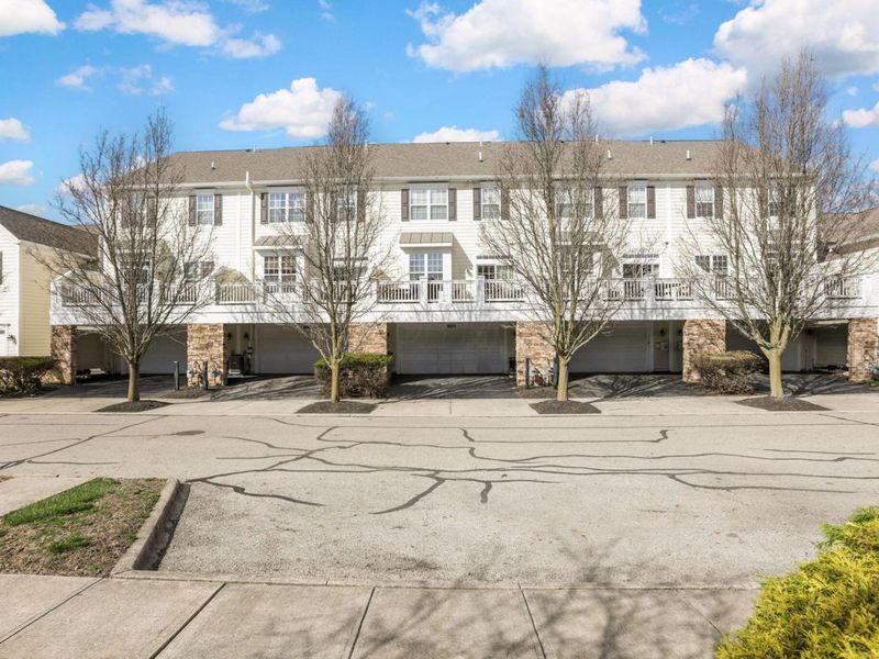 1041 Bluffway Drive, Columbus, OH 43235 Photo 31