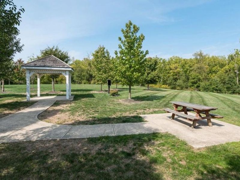 1041 Bluffway Drive, Columbus, OH 43235 Photo 33