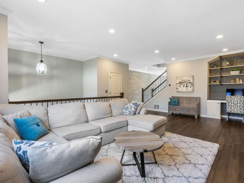 1041 Bluffway Drive, Columbus, OH 43235 Photo 6