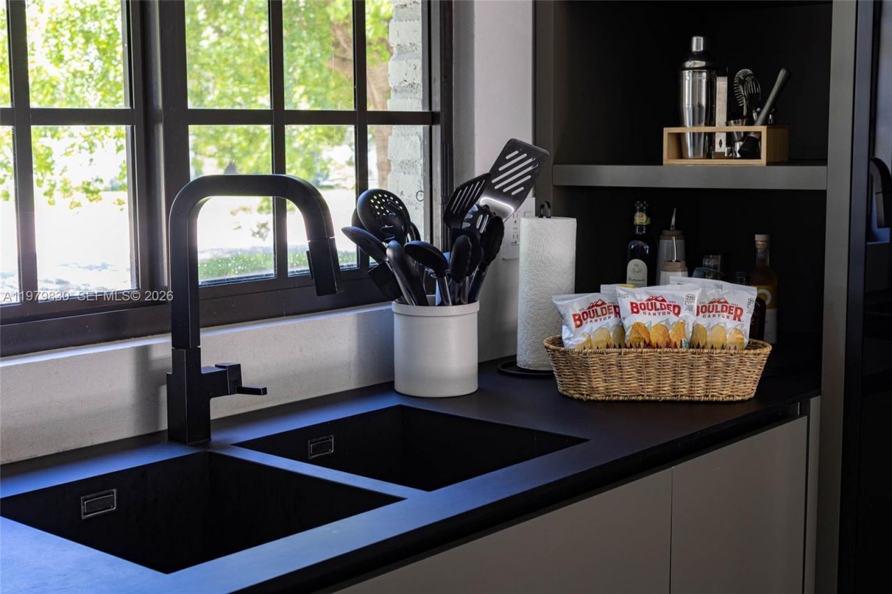 2500 Bayview Dr , Fort Lauderdale, FL 33305 Photo