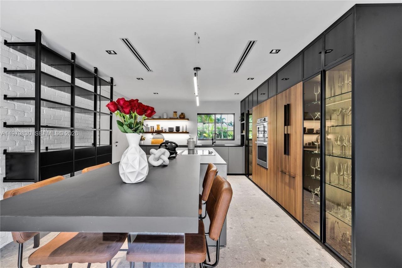 2500 Bayview Dr , Fort Lauderdale, FL 33305 Photo