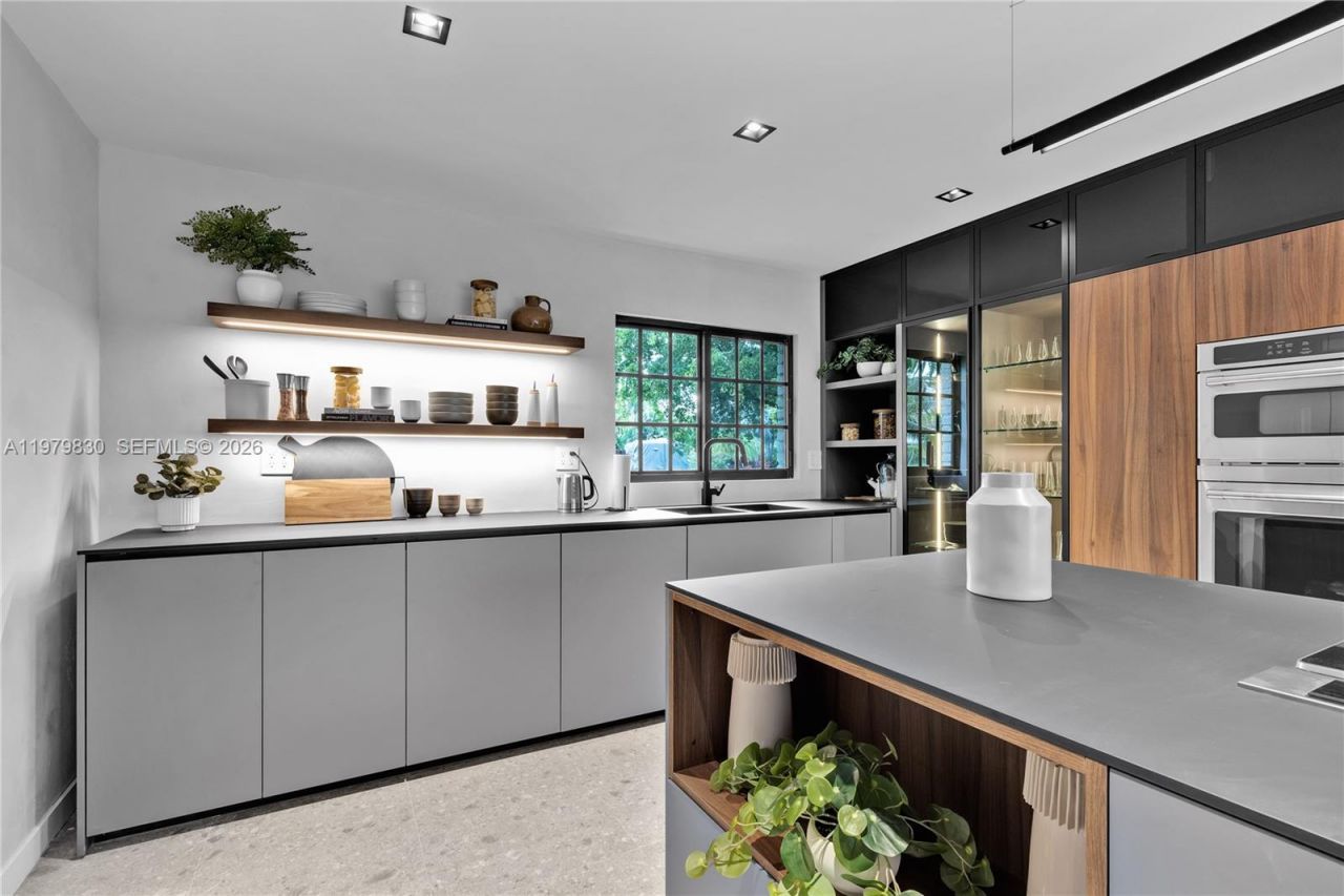 2500 Bayview Dr , Fort Lauderdale, FL 33305 Photo