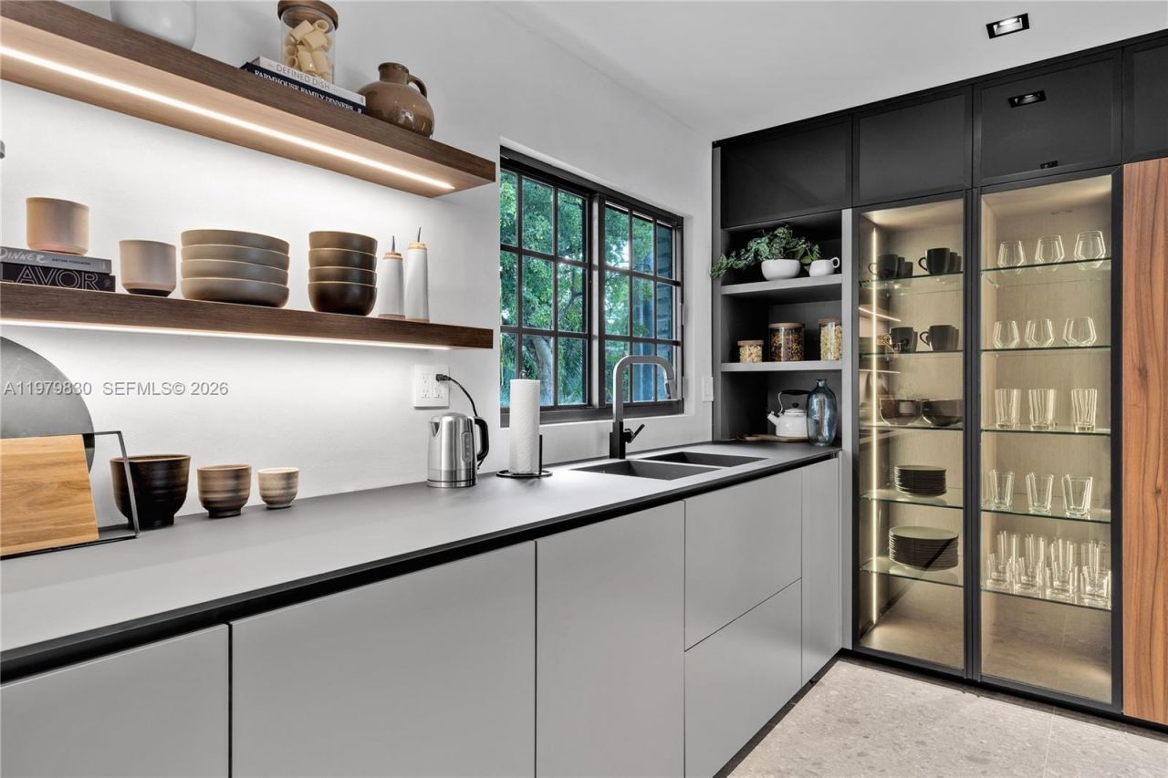 2500 Bayview Dr , Fort Lauderdale, FL 33305 Photo