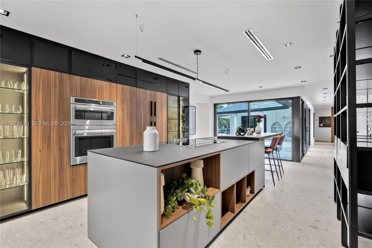 2500 Bayview Dr , Fort Lauderdale, FL 33305 Photo