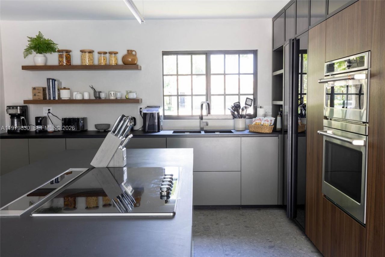 2500 Bayview Dr , Fort Lauderdale, FL 33305 Photo