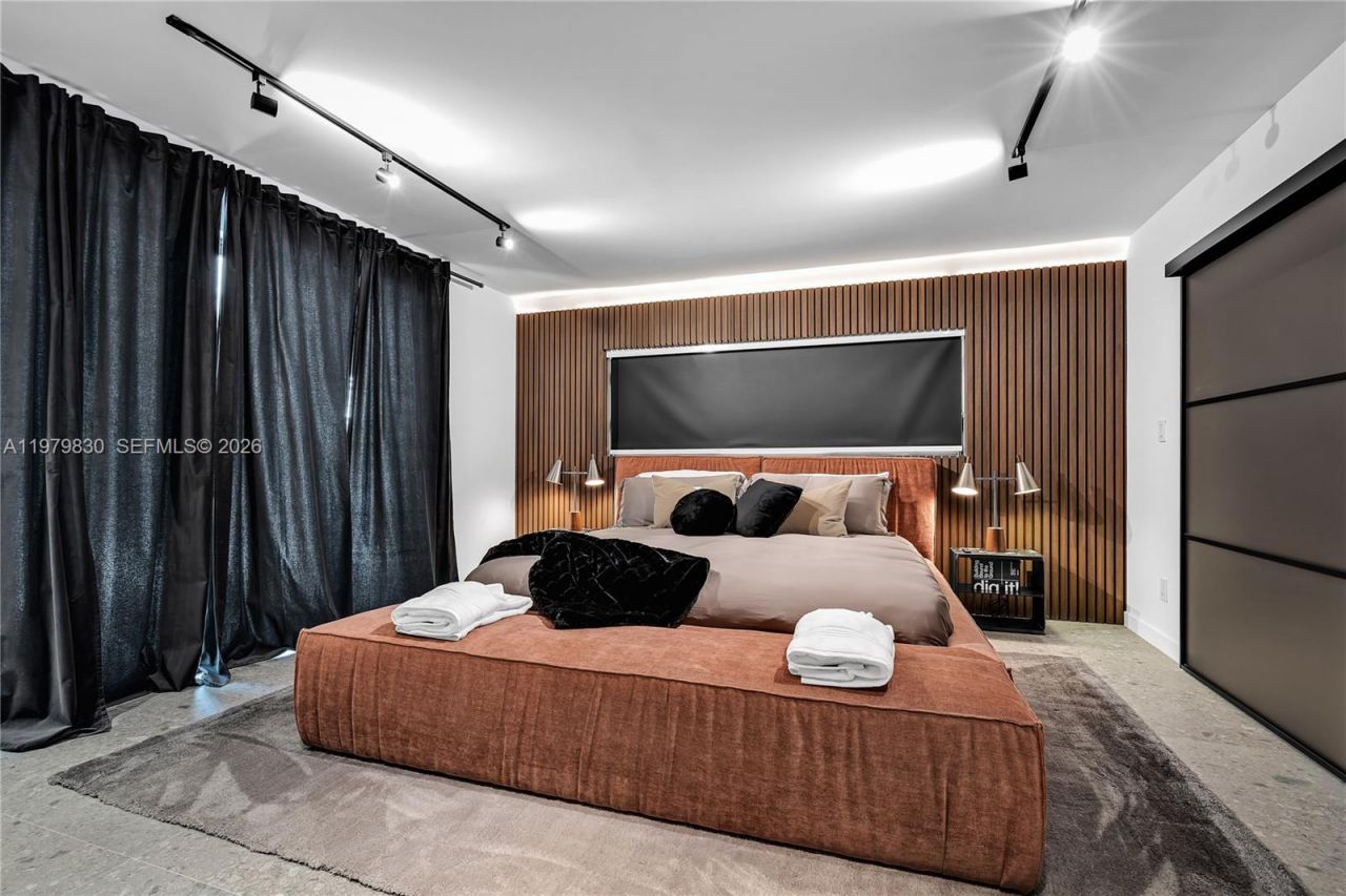 2500 Bayview Dr , Fort Lauderdale, FL 33305 Photo