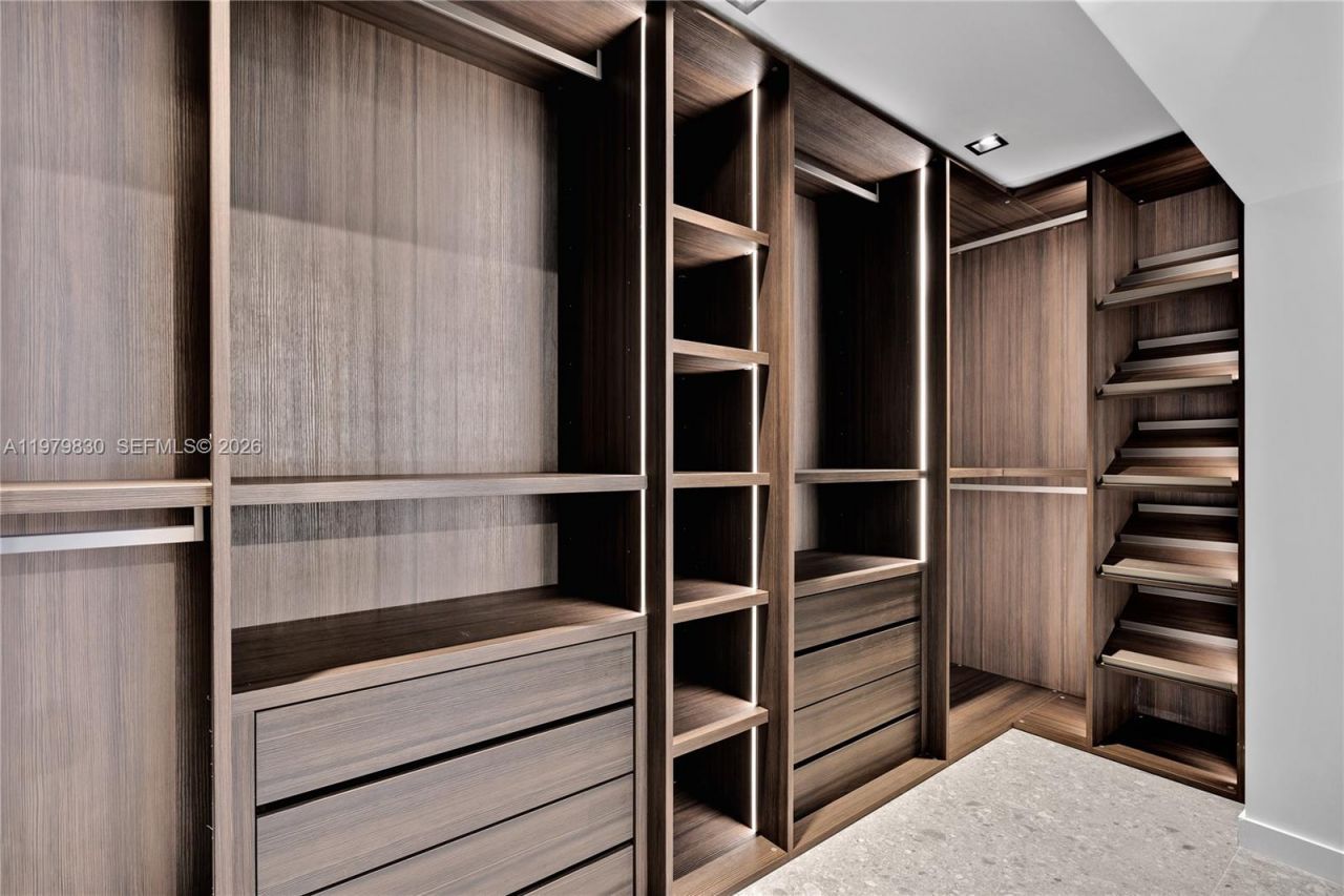 2500 Bayview Dr , Fort Lauderdale, FL 33305 Photo