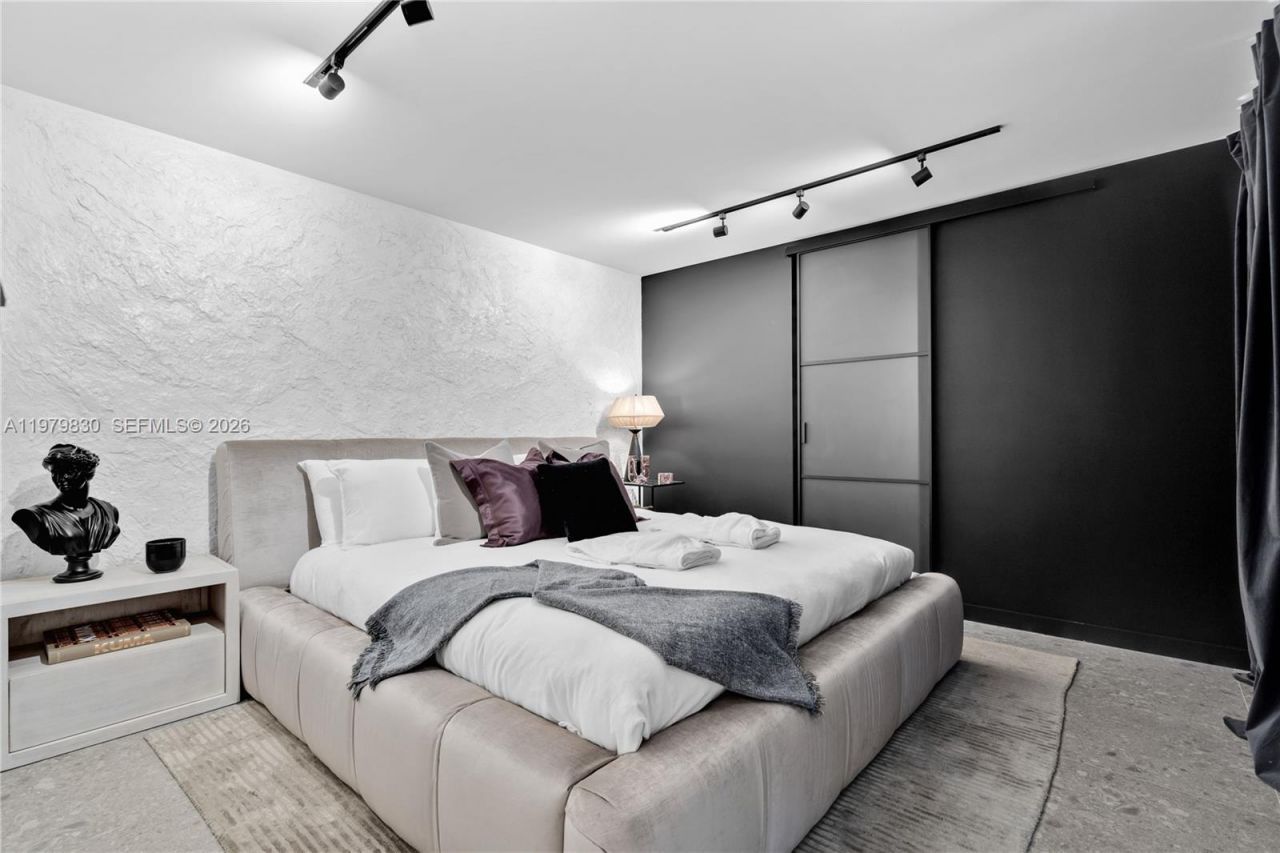 2500 Bayview Dr , Fort Lauderdale, FL 33305 Photo