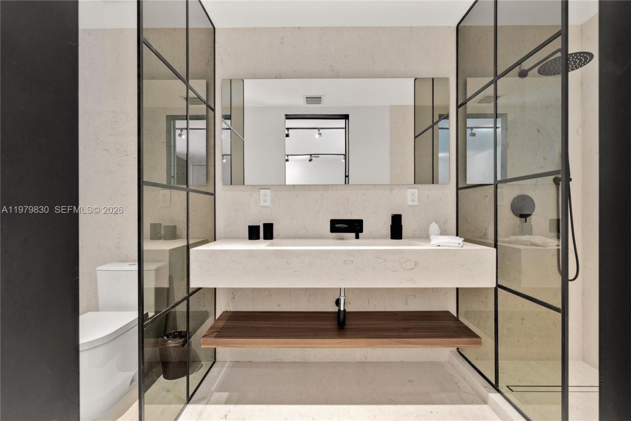 2500 Bayview Dr , Fort Lauderdale, FL 33305 Photo