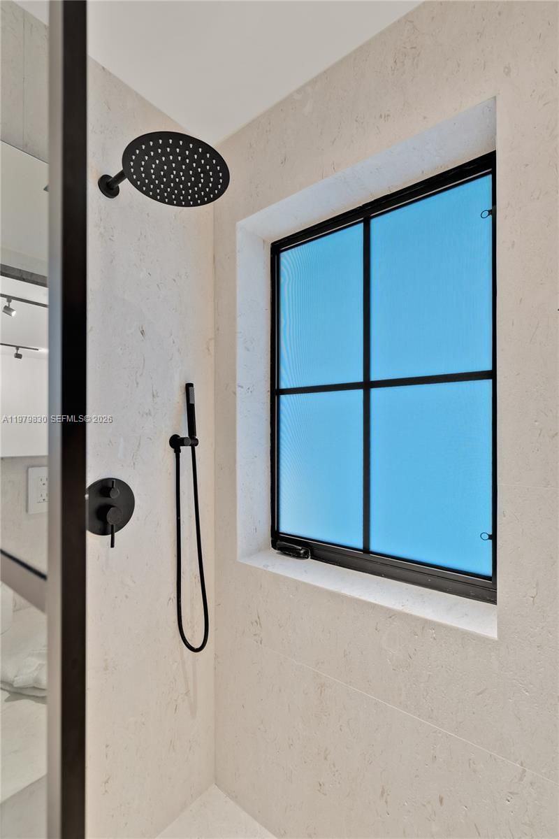 2500 Bayview Dr , Fort Lauderdale, FL 33305 Photo