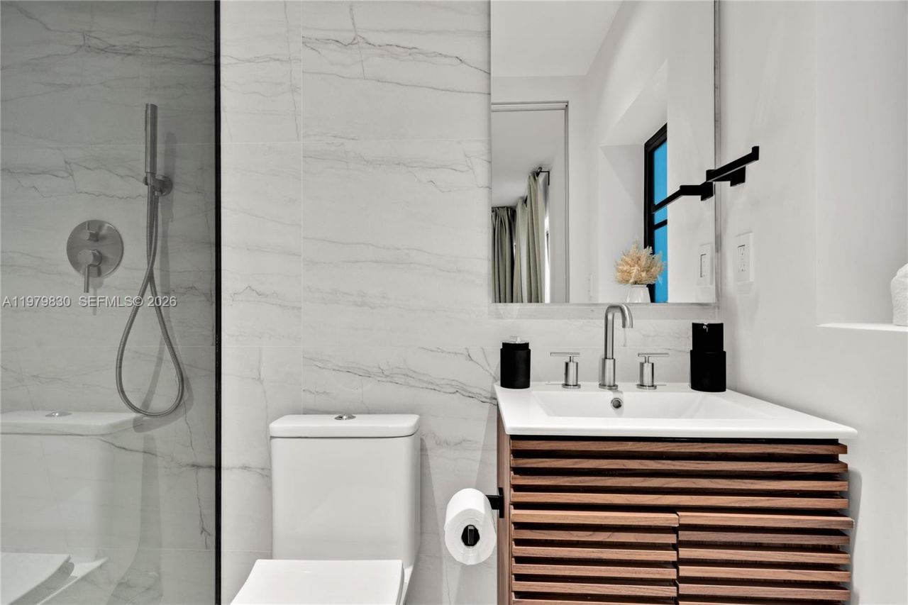 2500 Bayview Dr , Fort Lauderdale, FL 33305 Photo