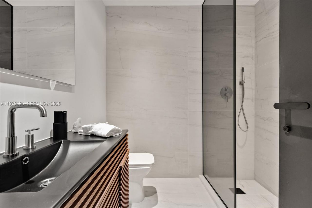 2500 Bayview Dr , Fort Lauderdale, FL 33305 Photo