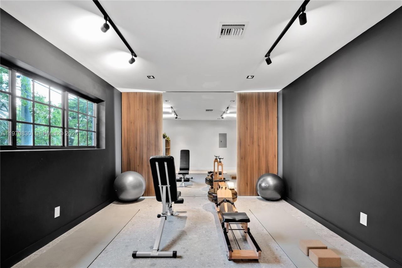 2500 Bayview Dr , Fort Lauderdale, FL 33305 Photo