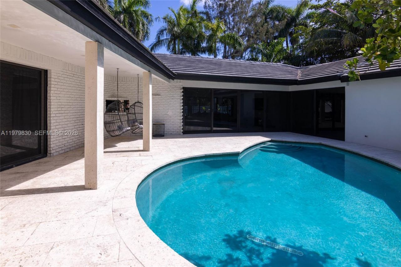 2500 Bayview Dr , Fort Lauderdale, FL 33305 Photo