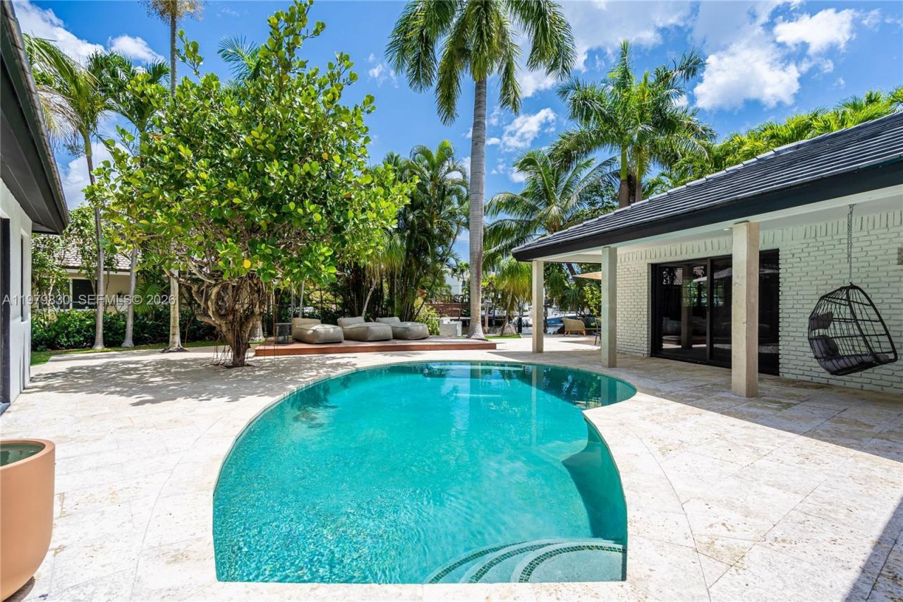 2500 Bayview Dr , Fort Lauderdale, FL 33305 Photo