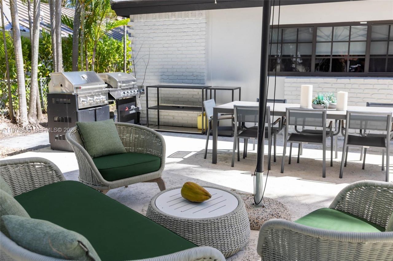 2500 Bayview Dr , Fort Lauderdale, FL 33305 Photo