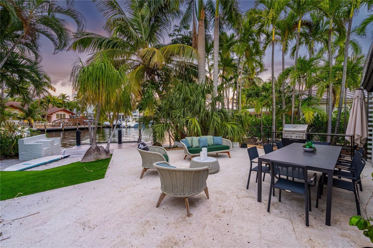 2500 Bayview Dr , Fort Lauderdale, FL 33305 Photo