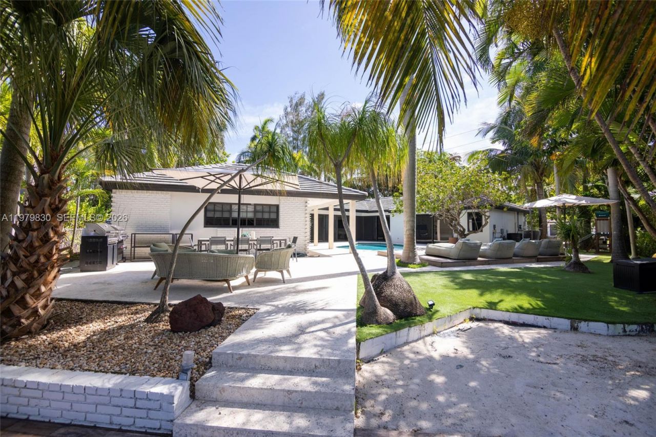 2500 Bayview Dr , Fort Lauderdale, FL 33305 Photo