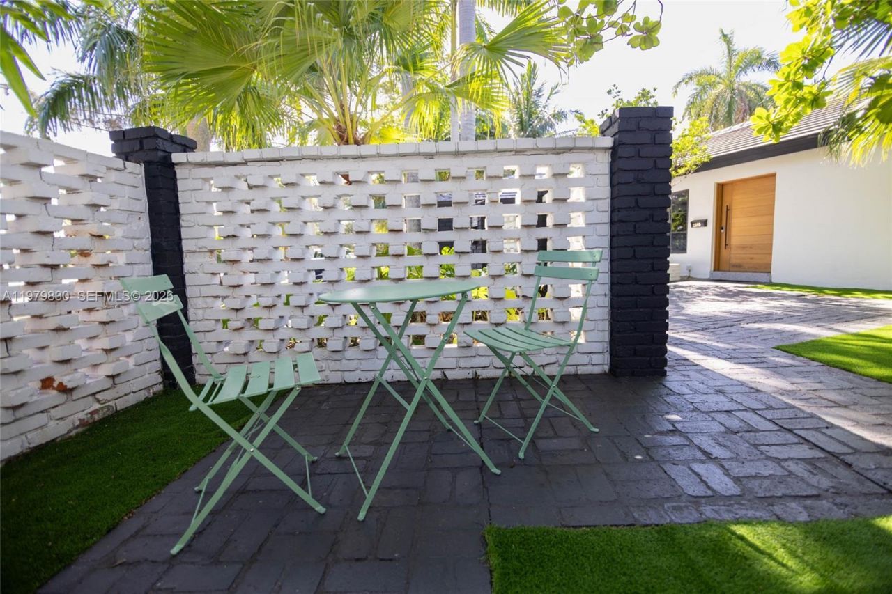 2500 Bayview Dr , Fort Lauderdale, FL 33305 Photo