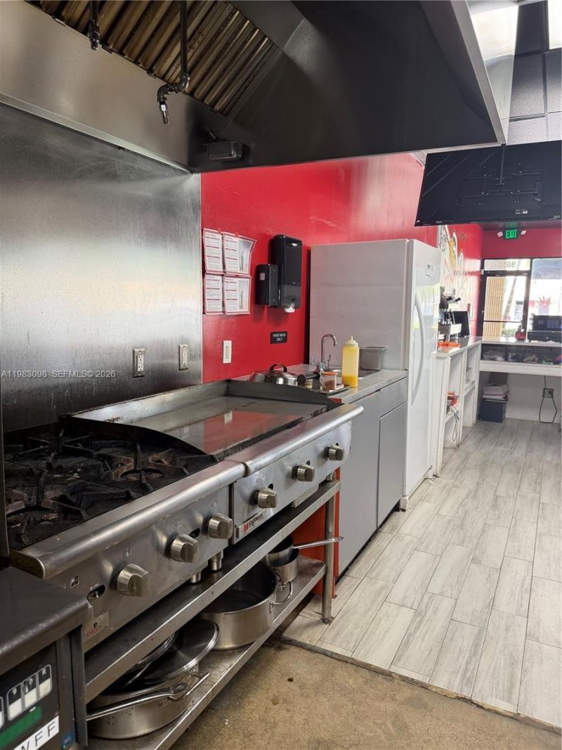 9610 Pines Blvd, Pembroke Pines, FL 33024 Photo