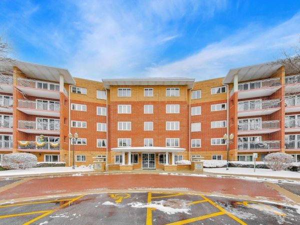 710 Creekside Drive , Unit 110A, Mount Prospect, IL 60056