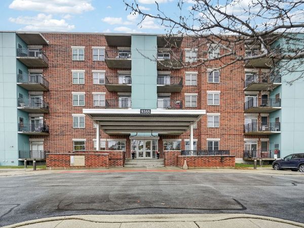 9355 Irving Park Road , Unit 122, Schiller Park, IL 60176