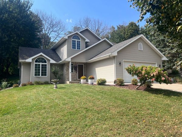 2014 Fox Valley Drive SW, Rochester, MN 55902