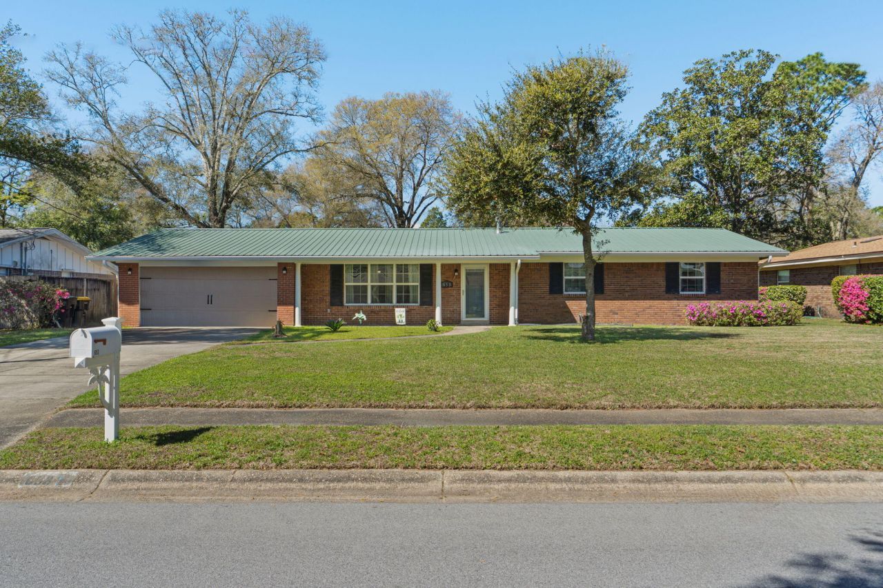 653 NE Golf Course Drive, Fort Walton Beach, FL 32547 Main Photo