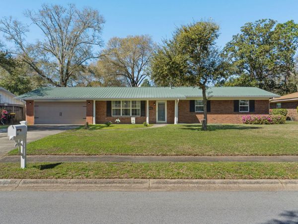 653 NE Golf Course Drive, Fort Walton Beach, FL 32547