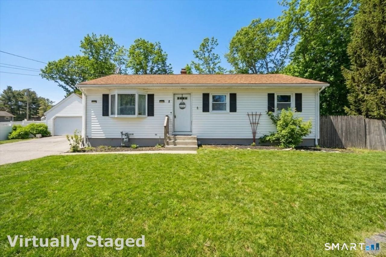 8 Manor, Montville, CT 06370 Main Photo