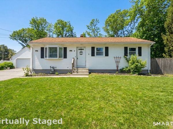 8 Manor, Montville, CT 06370