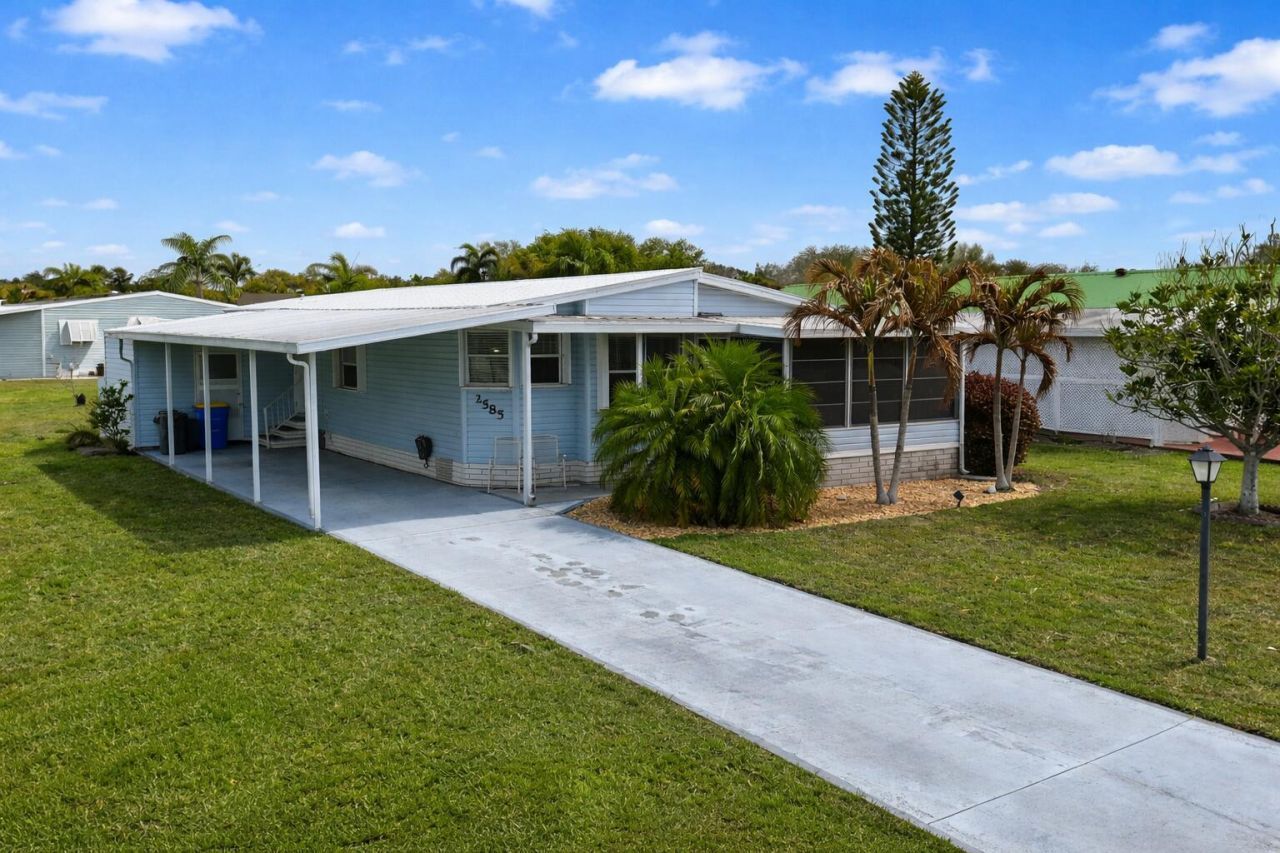 2585 SW Marquis Terrace, Stuart, FL 34997 Photo