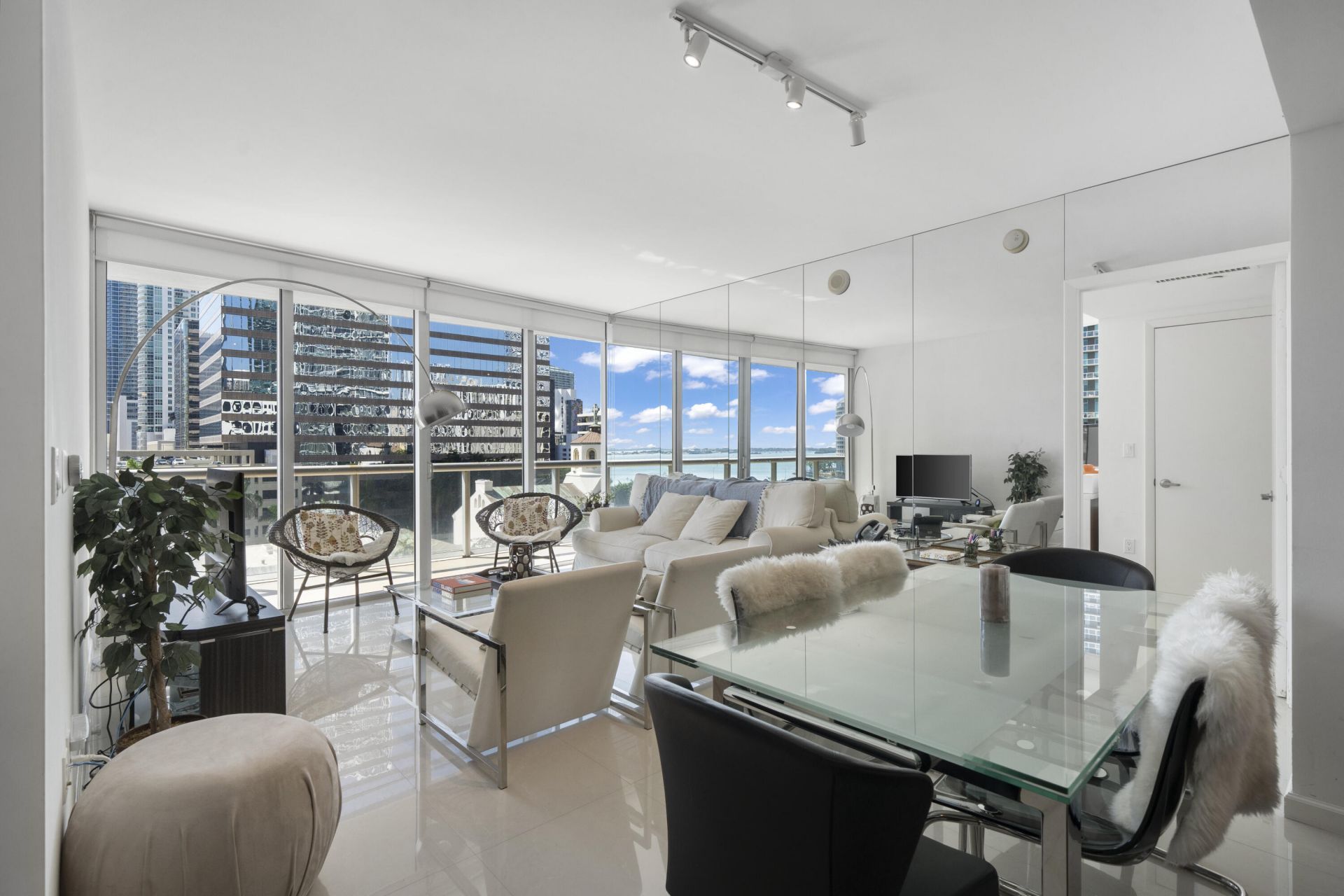 495 Brickell Avenue, Unit 811, Miami, FL 33131 Photo