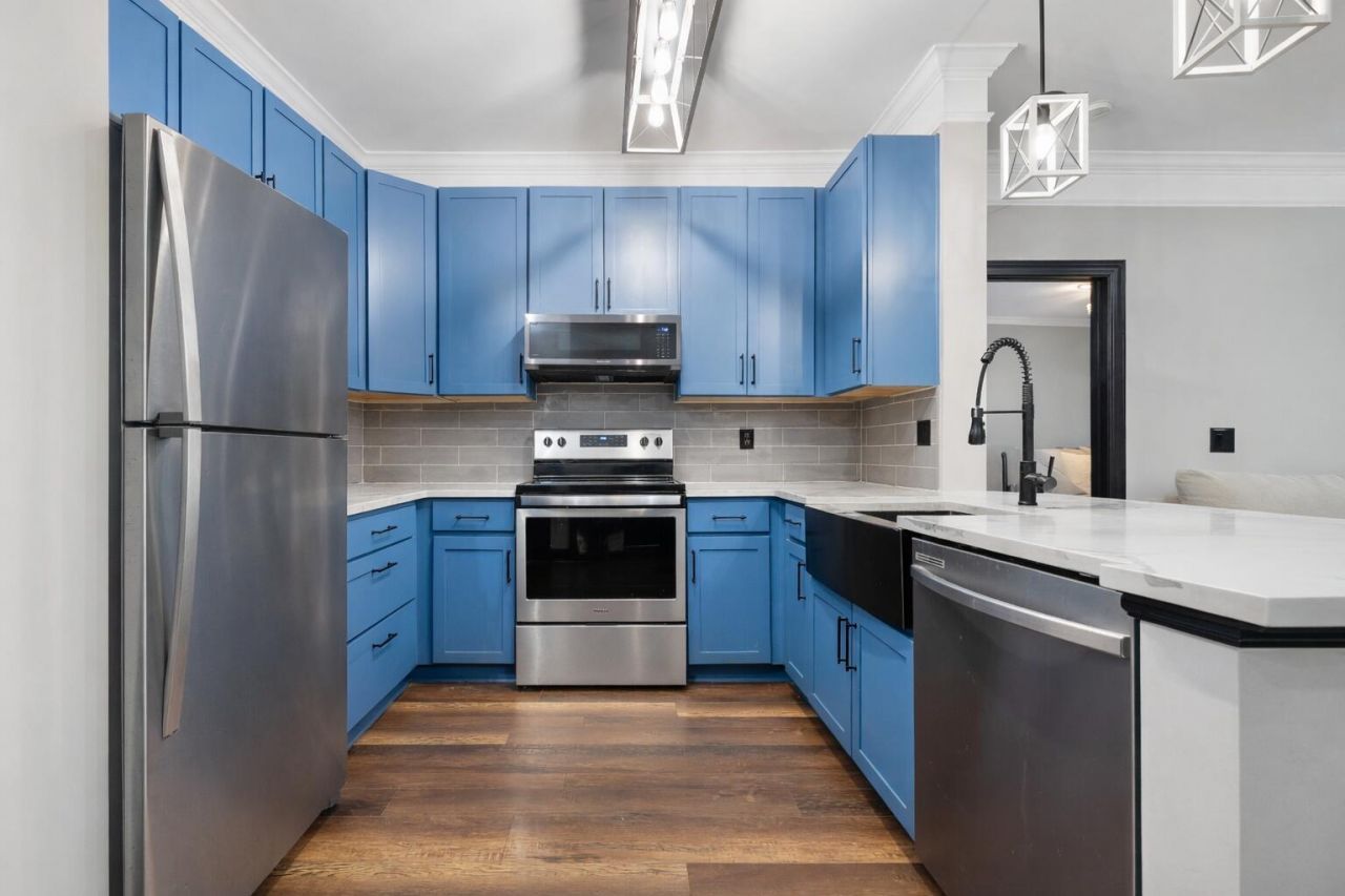 1025 Riverland Woods Place Photo 8