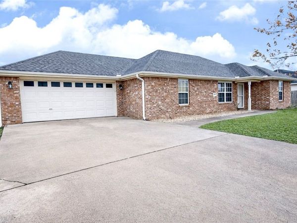 940 Eagle Crest Drive, Pea Ridge, AR 72751