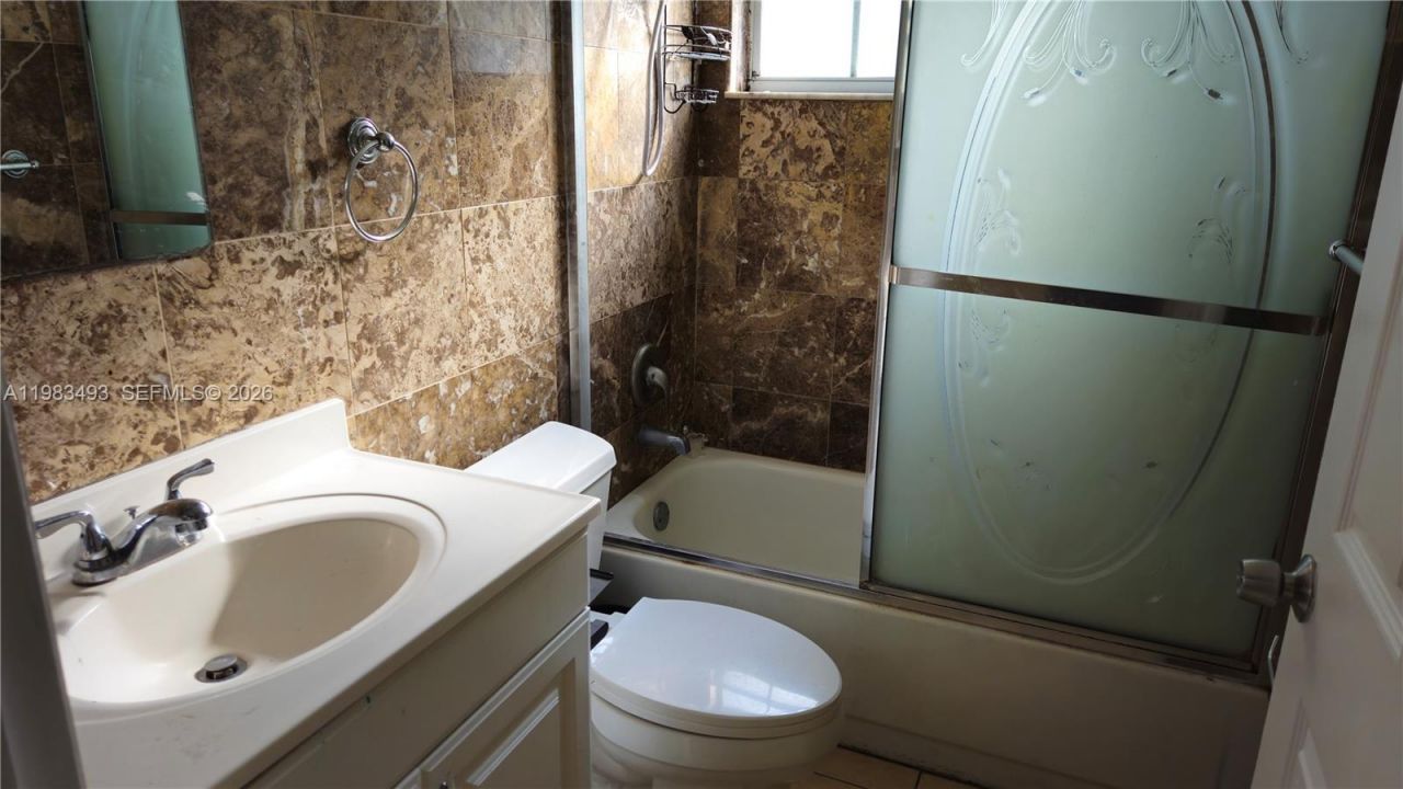 426 NE 210th Cir Ter, Unit 101-2, Miami, FL 33179 Photo