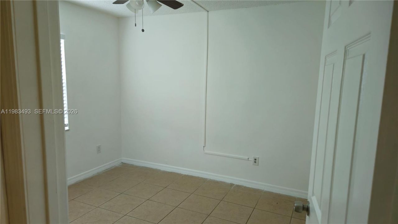426 NE 210th Cir Ter, Unit 101-2, Miami, FL 33179 Photo