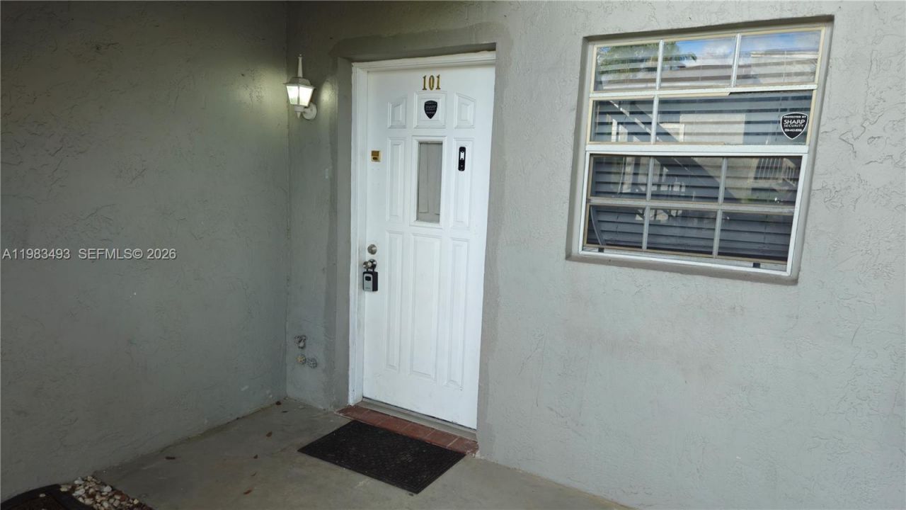 426 NE 210th Cir Ter, Unit 101-2, Miami, FL 33179 Photo