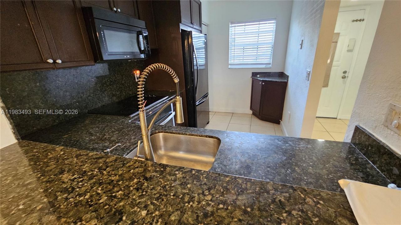 426 NE 210th Cir Ter, Unit 101-2, Miami, FL 33179 Photo