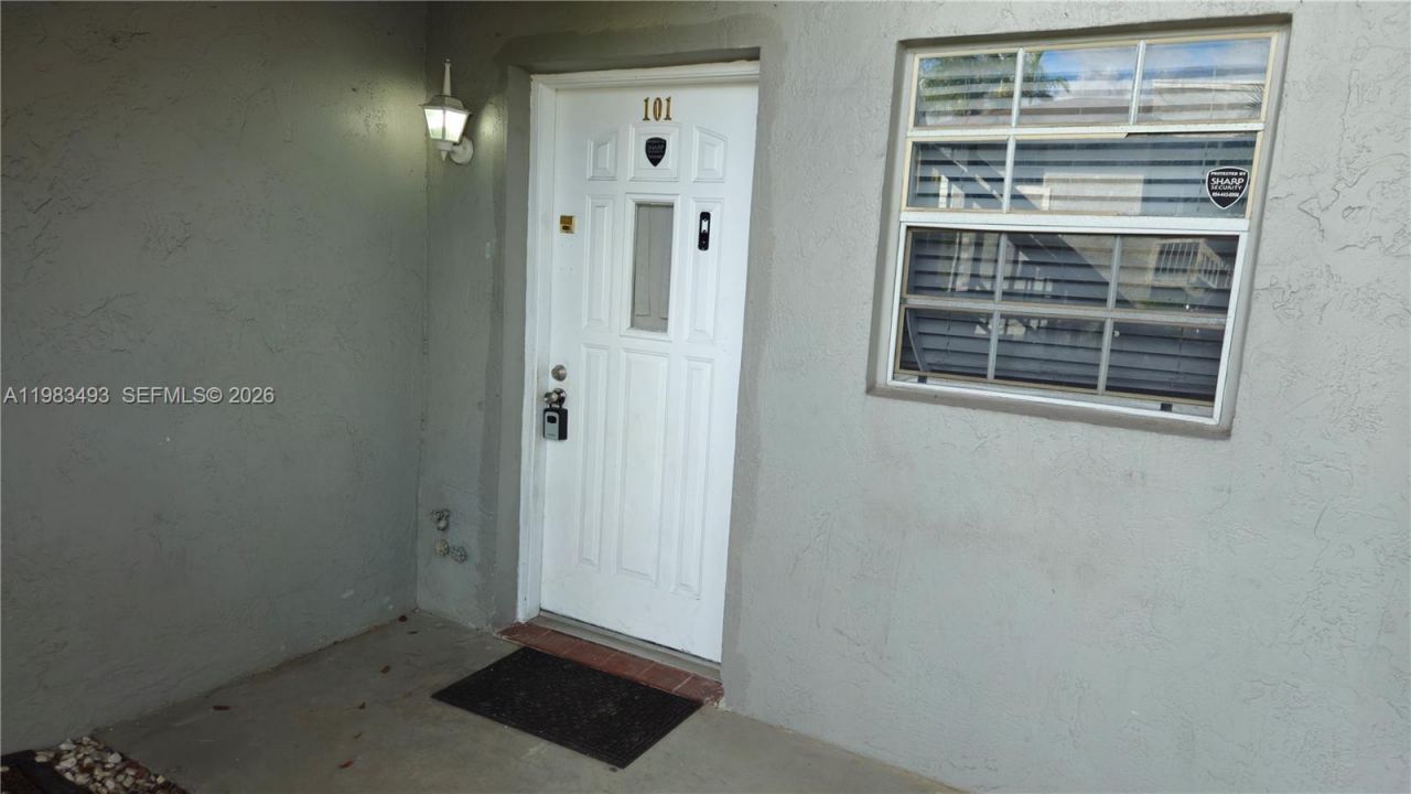 426 NE 210th Cir Ter, Unit 101-2, Miami, FL 33179 Photo