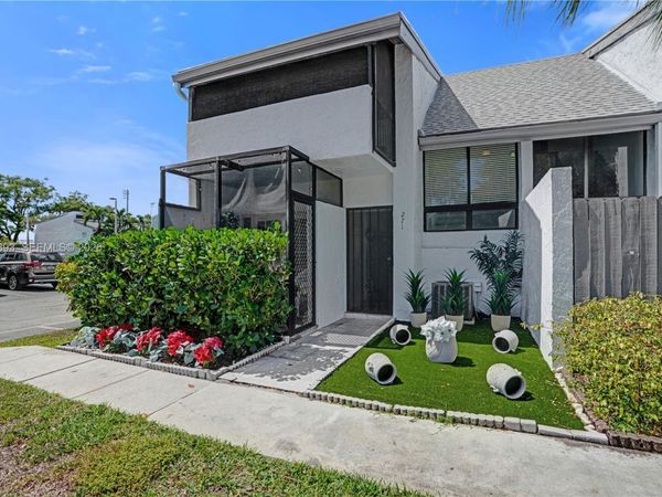 19220 NE 25th Ave, Unit 271B, Miami, FL 33180